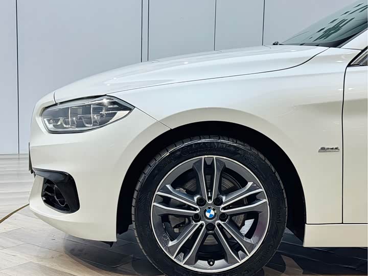 BMW 1-Series 2018 118i Sport — фото 24