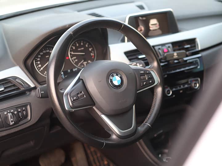 BMW X1 2016 s Drive 18 Li — фото 19