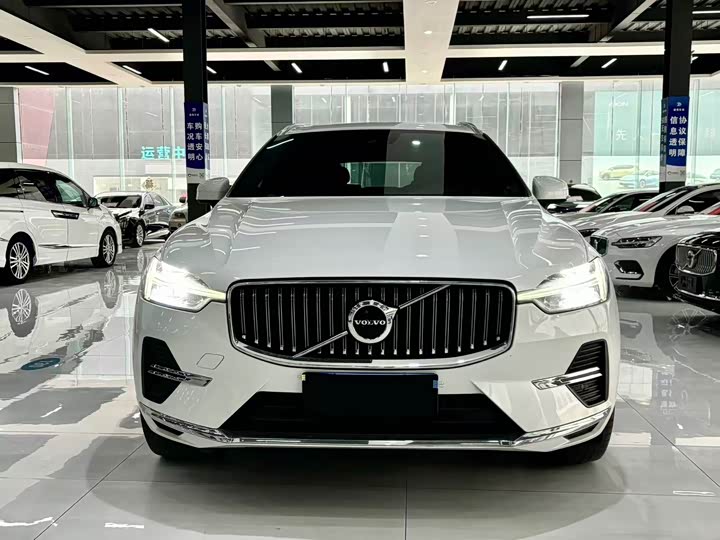 Volvo XC60 2023 B 5 4 WD — фото 3