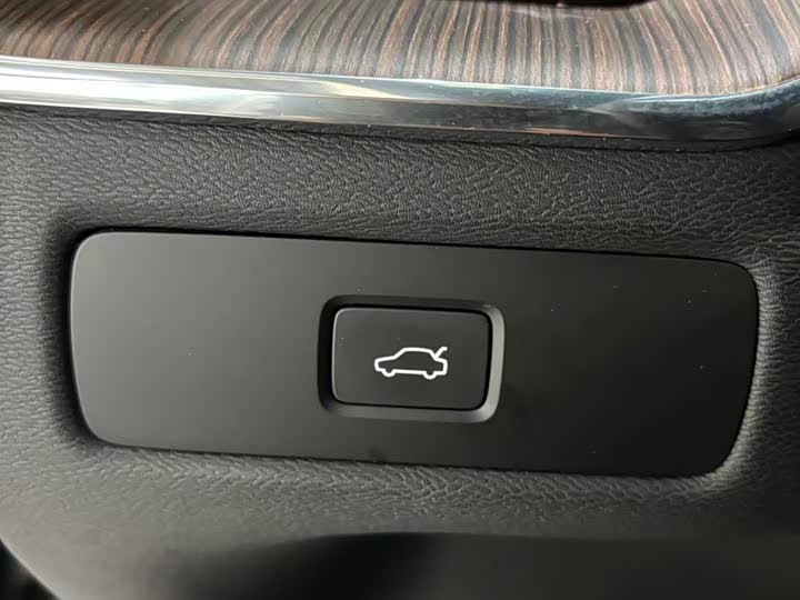 Volvo XC60 2023 B 5 4 WD — фото 12