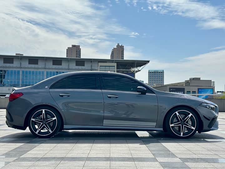 Mercedes-Benz A-Class 2024 AMG A 35 L 4 MATIC — фото 12