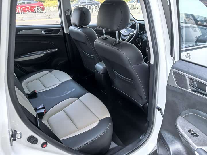 Changan CS35 2017 1.6 L MTLuxury — фото 17