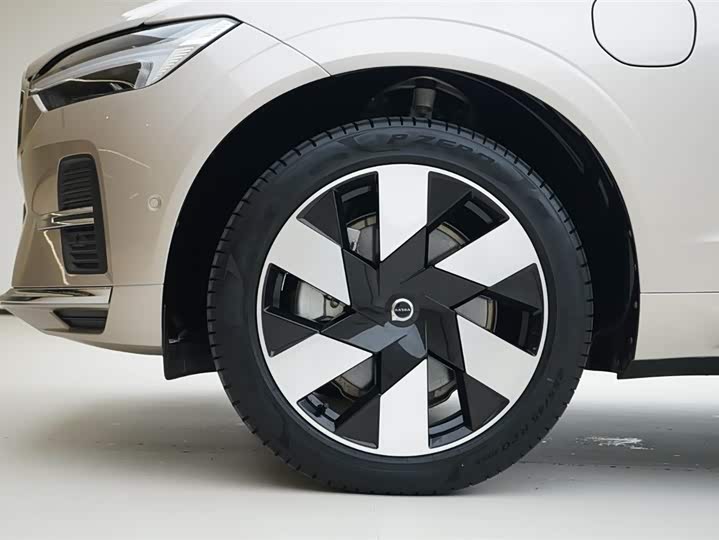 Volvo XC60 Hybrid 2024 T 8 PHEV 4 WD — фото 15