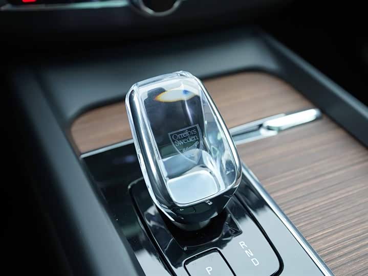 Volvo XC60 Hybrid 2024 T 8 PHEV 4 WD — фото 9