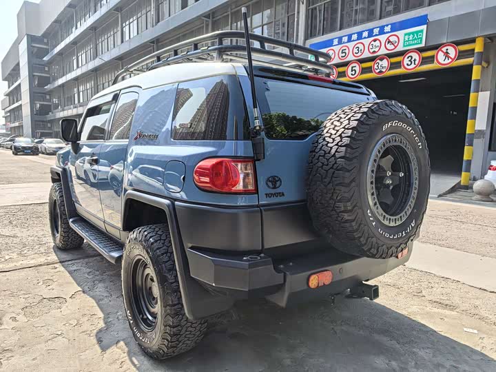 Toyota FJ 2020 4.0 L AT — фото 4