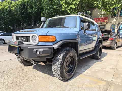 Toyota FJ 2020 4.0 L AT — фото 21