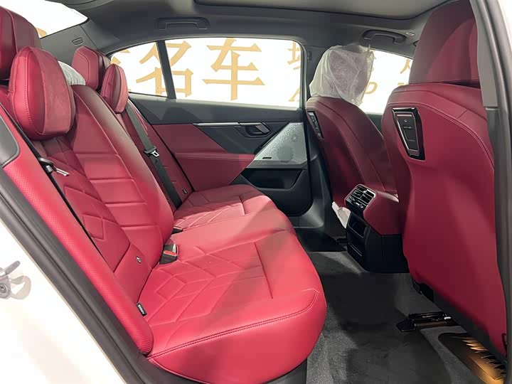 BMW 5-Series 2025 530 Li Leading M — фото 26