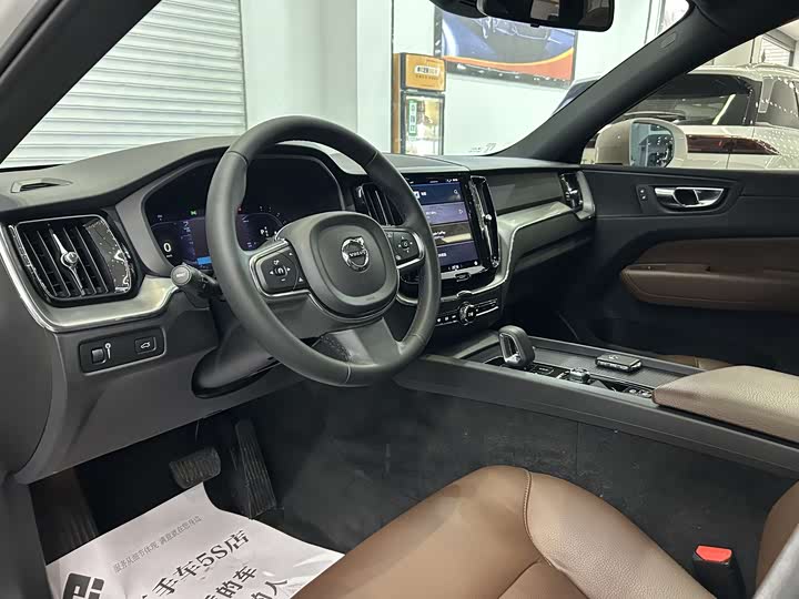 Volvo XC60 2022 B 5 4 WD — фото 12