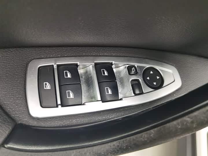 BMW X1 2018 s Drive 20 Li Leading — фото 9