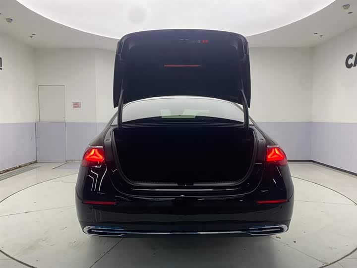 Mercedes-Benz E-Class 2024 E 300 L Luxury — фото 31