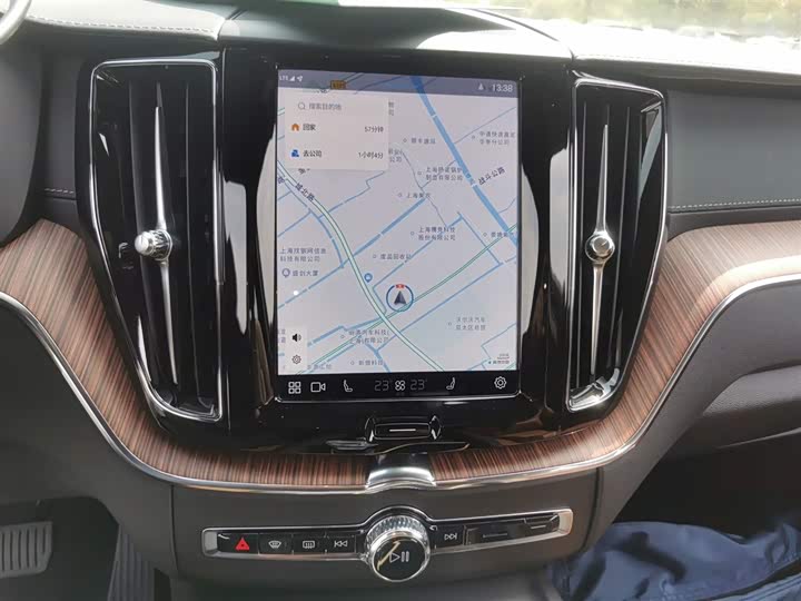 Volvo XC60 2025 B 5 4 WD — фото 13
