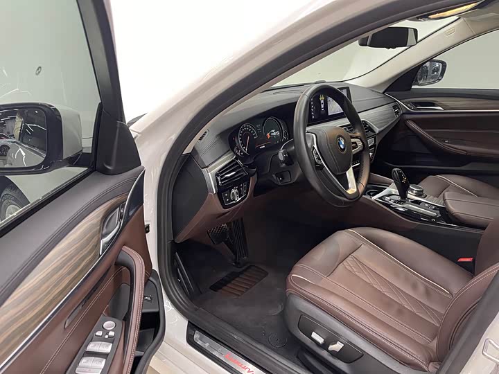 BMW 5-Series 2018 530 Li Leading — фото 13