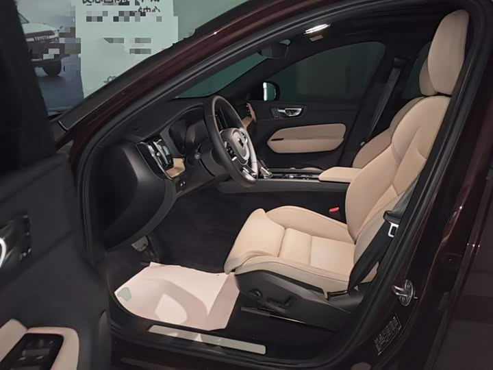 Volvo XC60 Hybrid 2026 Hybrid 4 WD — фото 16