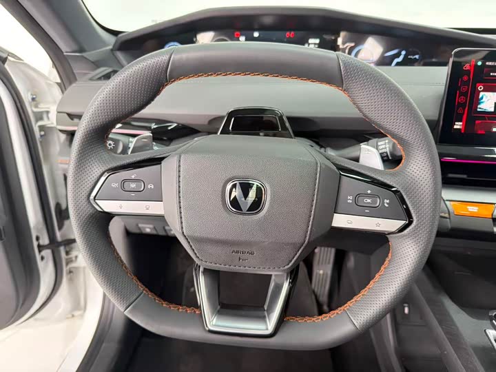 Changan UNI-V 2025 1.5 T 500 Bar — фото 12