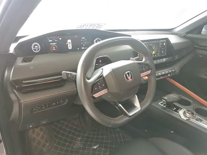 Changan UNI-V 2022 1.5 T — фото 6