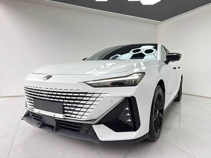 Changan UNI-V 2025 1.5 T 500 Bar — фото 1