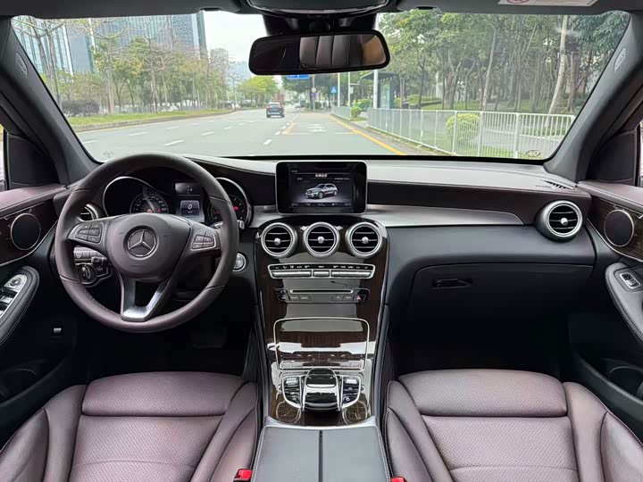 Mercedes-Benz GLC 2018 GLC 260 4 MATIC Luxury — фото 6