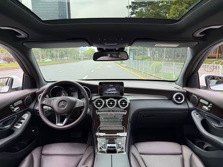 Mercedes-Benz GLC 2018 GLC 260 4 MATIC Luxury — фото 5