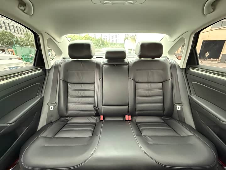 Volkswagen Passat — фото 21