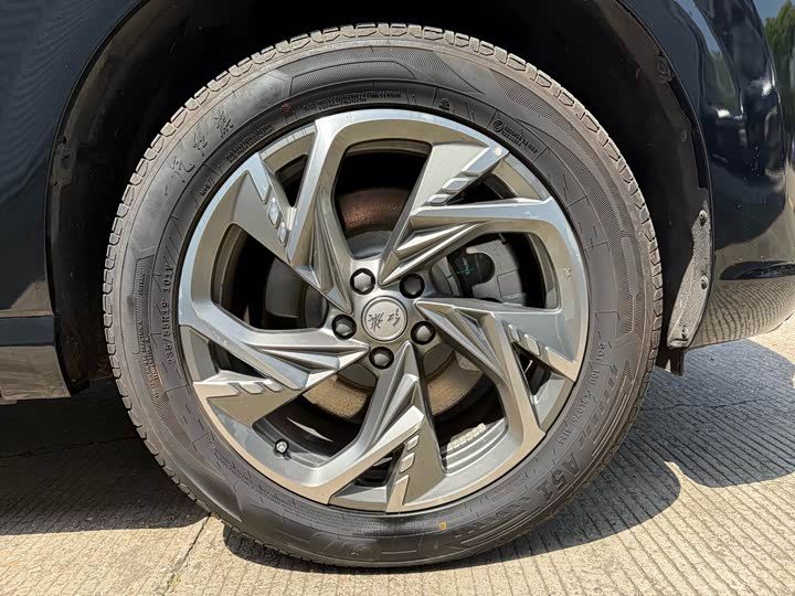 Hongqi HS3 PHEV 2024 115km — фото 16
