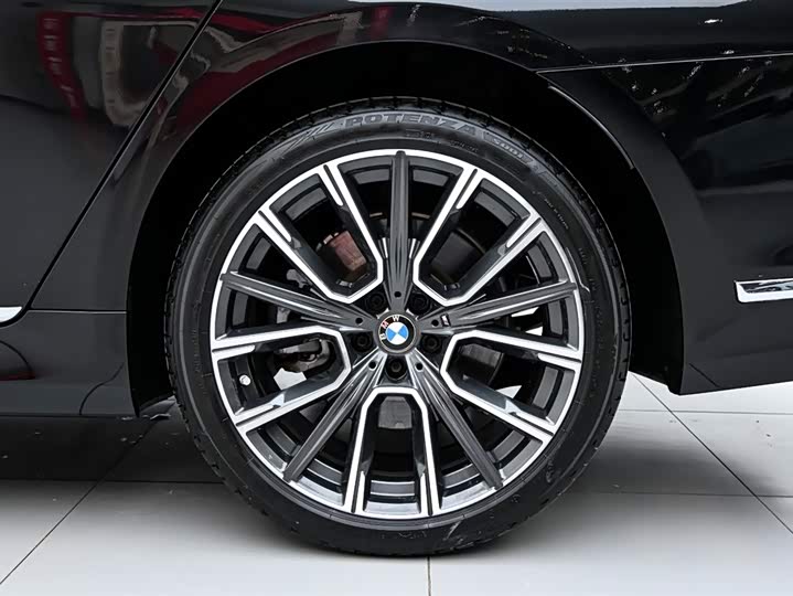BMW 7-Series 2019 740 Li x Drive M — фото 40