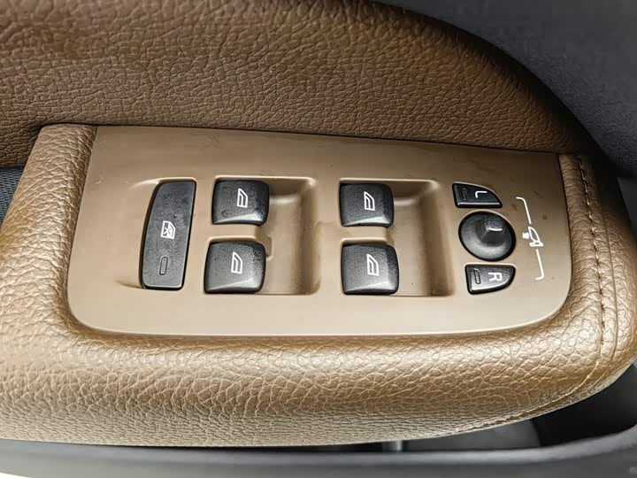 Volvo XC60 T5 полный привод V — фото 9