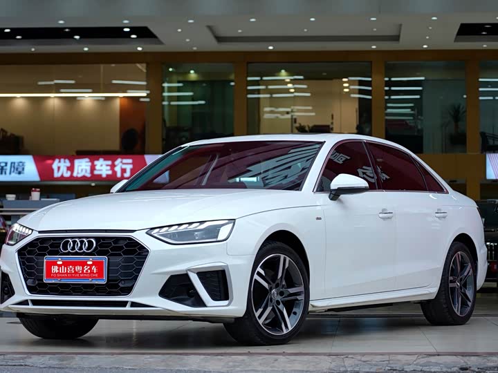 Audi A4L 2022 40 TFSI — фото 1