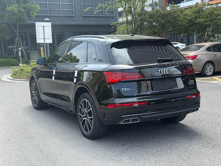 Audi Q5L 2023 40 T — фото 25