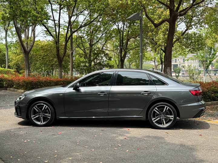Audi A4L 2022 40 TFSI — фото 4