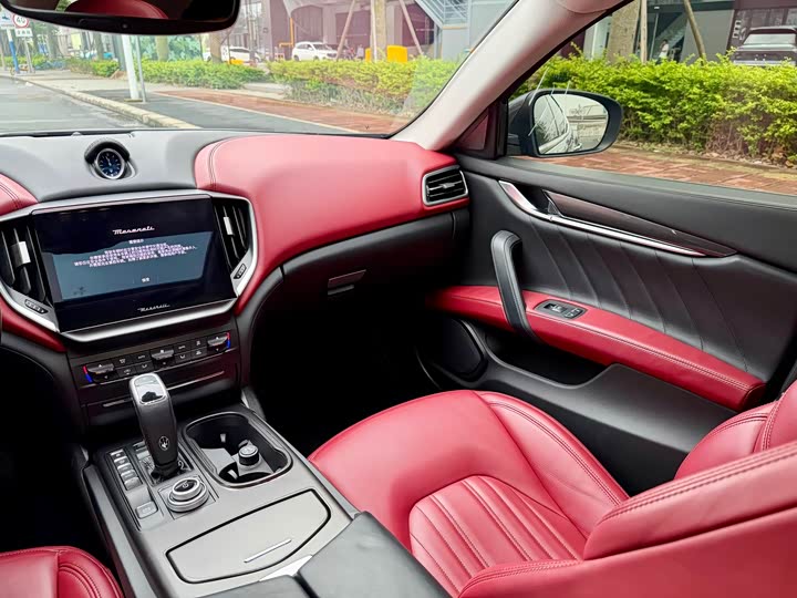 Maserati Ghibli 2021 2.0 T — фото 25