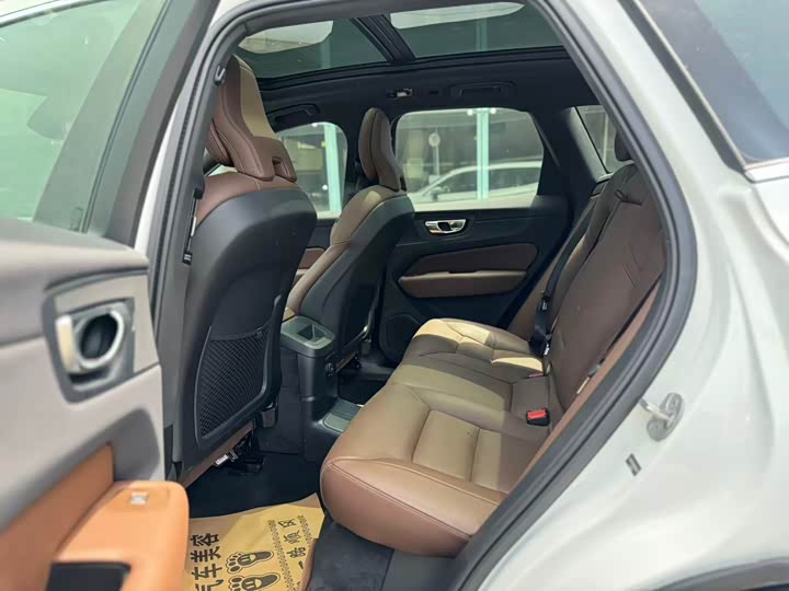 Volvo XC60 Hybrid 2025 Hybrid 4 WD — фото 6
