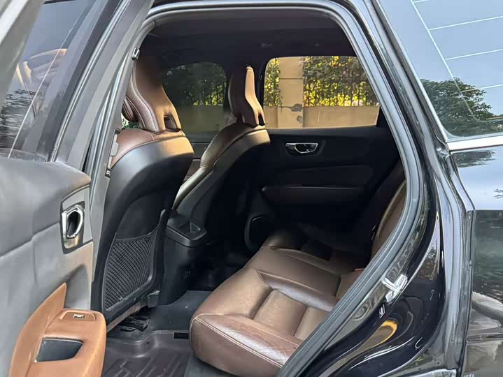 Volvo XC60 2021 T 5 4 WD — фото 9