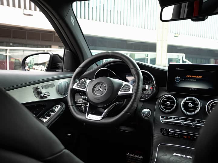 Mercedes-Benz GLC 2018 AMG GLC 63 4 MATIC+ — фото 17