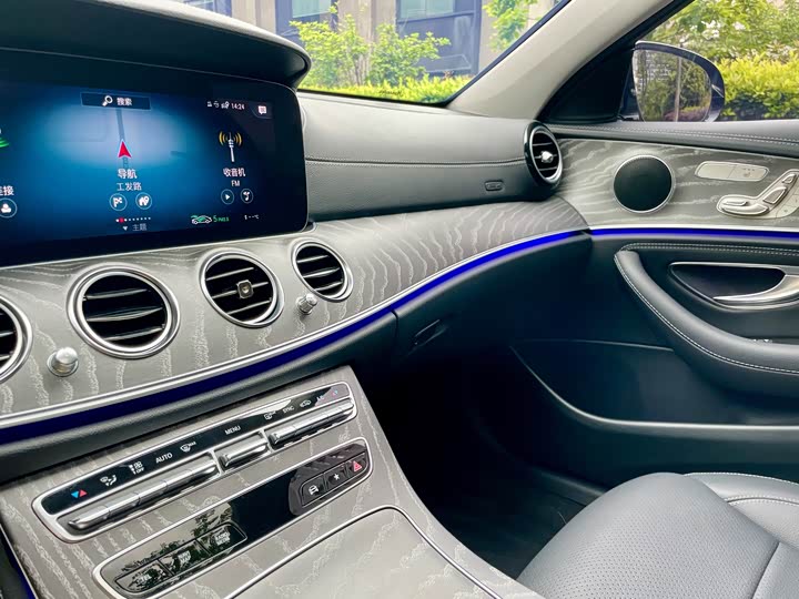 Mercedes-Benz E-Class 2022 E 300 L — фото 18