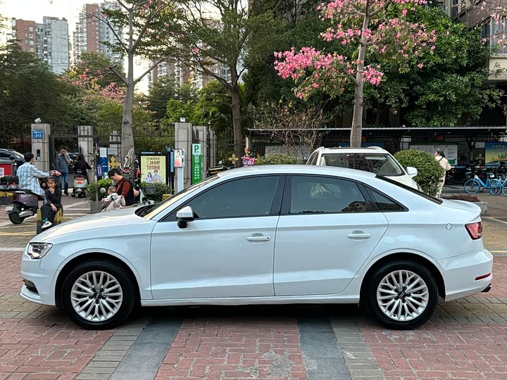 Audi A3 2015 Limousine 35 TFSI MT — фото 4