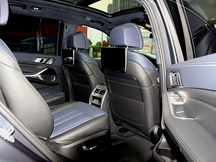 BMW X7 2020 x Drive M 50i — фото 12