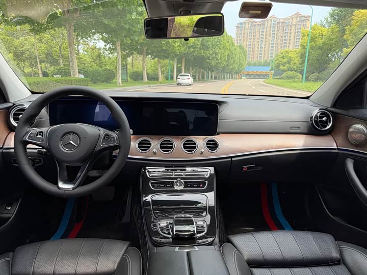 Mercedes-Benz E-Class E 200 L — фото 8