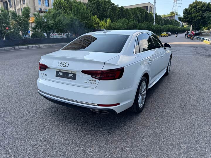 Audi A4L 40 TFSI базовая V — фото 9