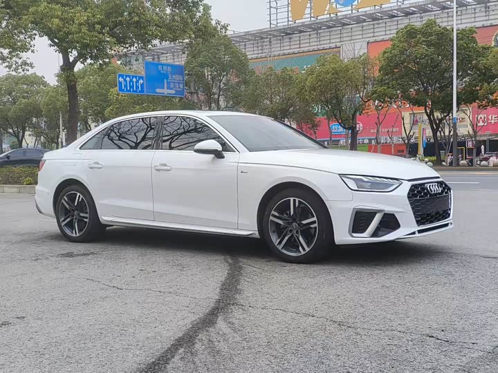 Audi A4L 40 TFSI люкс-динамик — фото 3