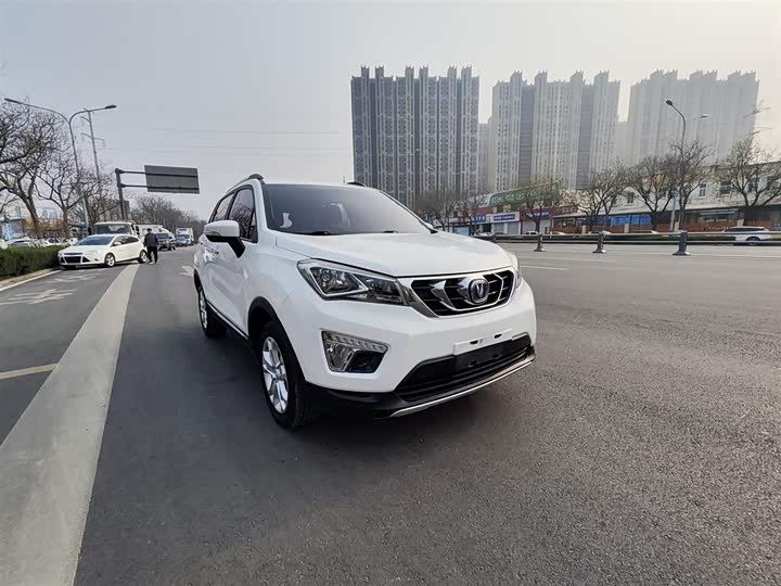 Changan CS15 2016 1.5 L AT — фото 1