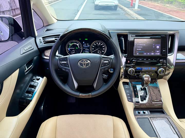 Toyota Alphard — фото 30