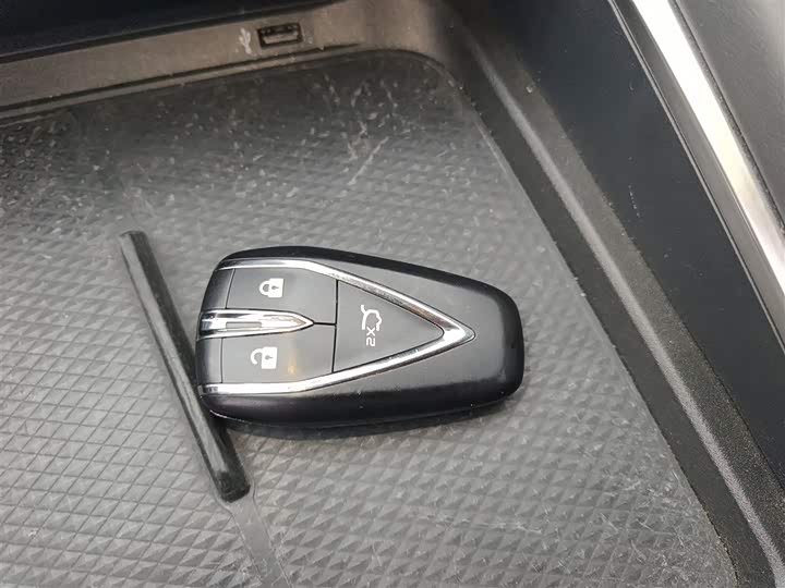 Changan UNI-T 2020 1.5 T Premium — фото 16