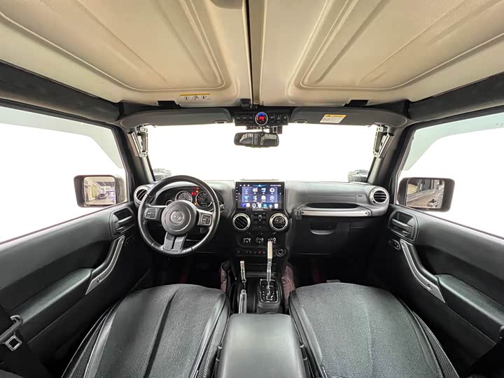 Jeep Wrangler — фото 18