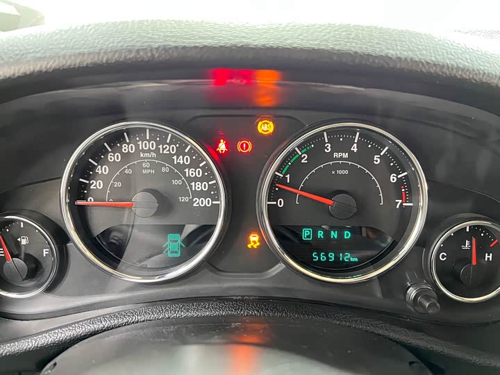 Jeep Wrangler — фото 26