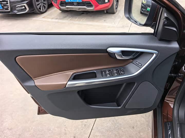 Volvo XC60 2016 T 5 AWD — фото 10