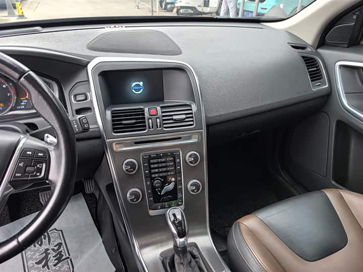 Volvo XC60 2016 T 5 AWD — фото 16