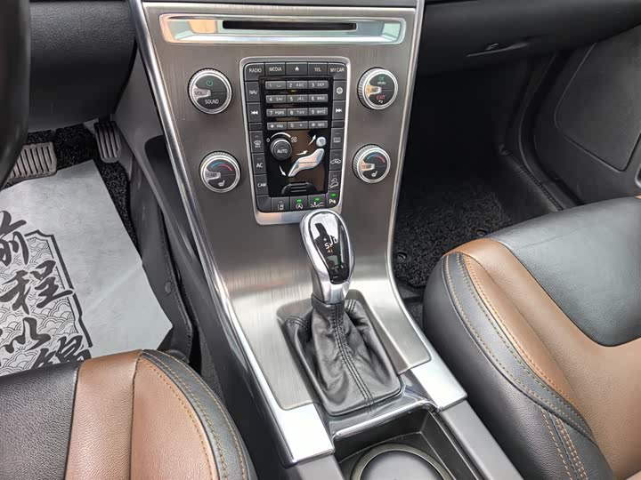Volvo XC60 2016 T 5 AWD — фото 17
