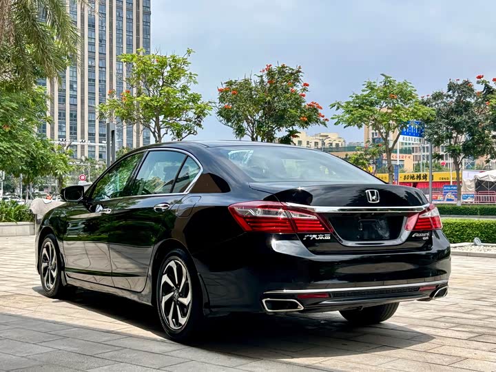 Honda Accord — фото 6