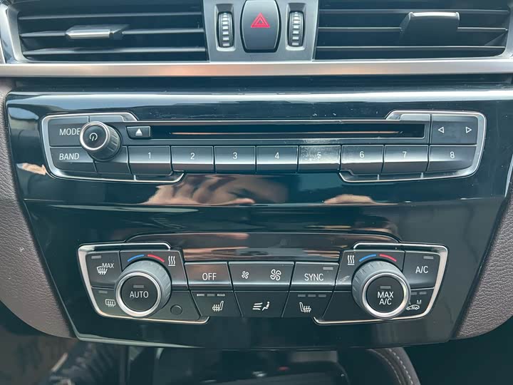 BMW X1 2018 x Drive 20 Li — фото 21