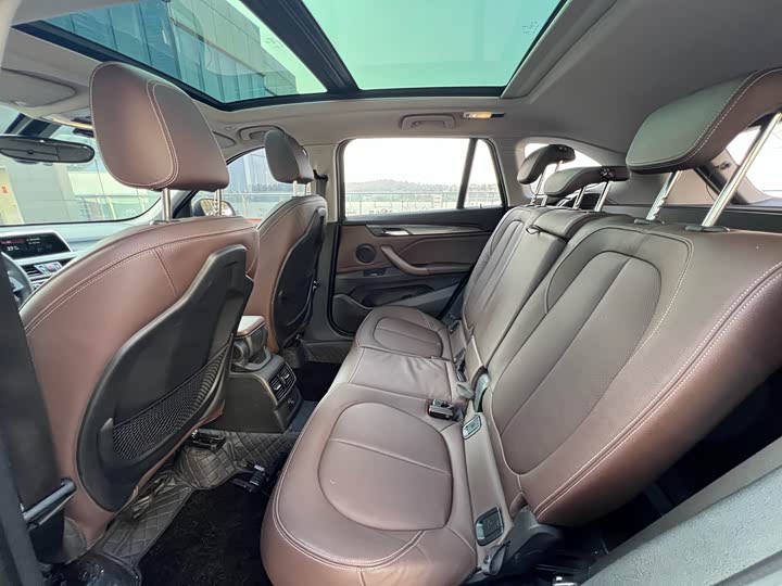 BMW X1 2018 x Drive 20 Li — фото 7